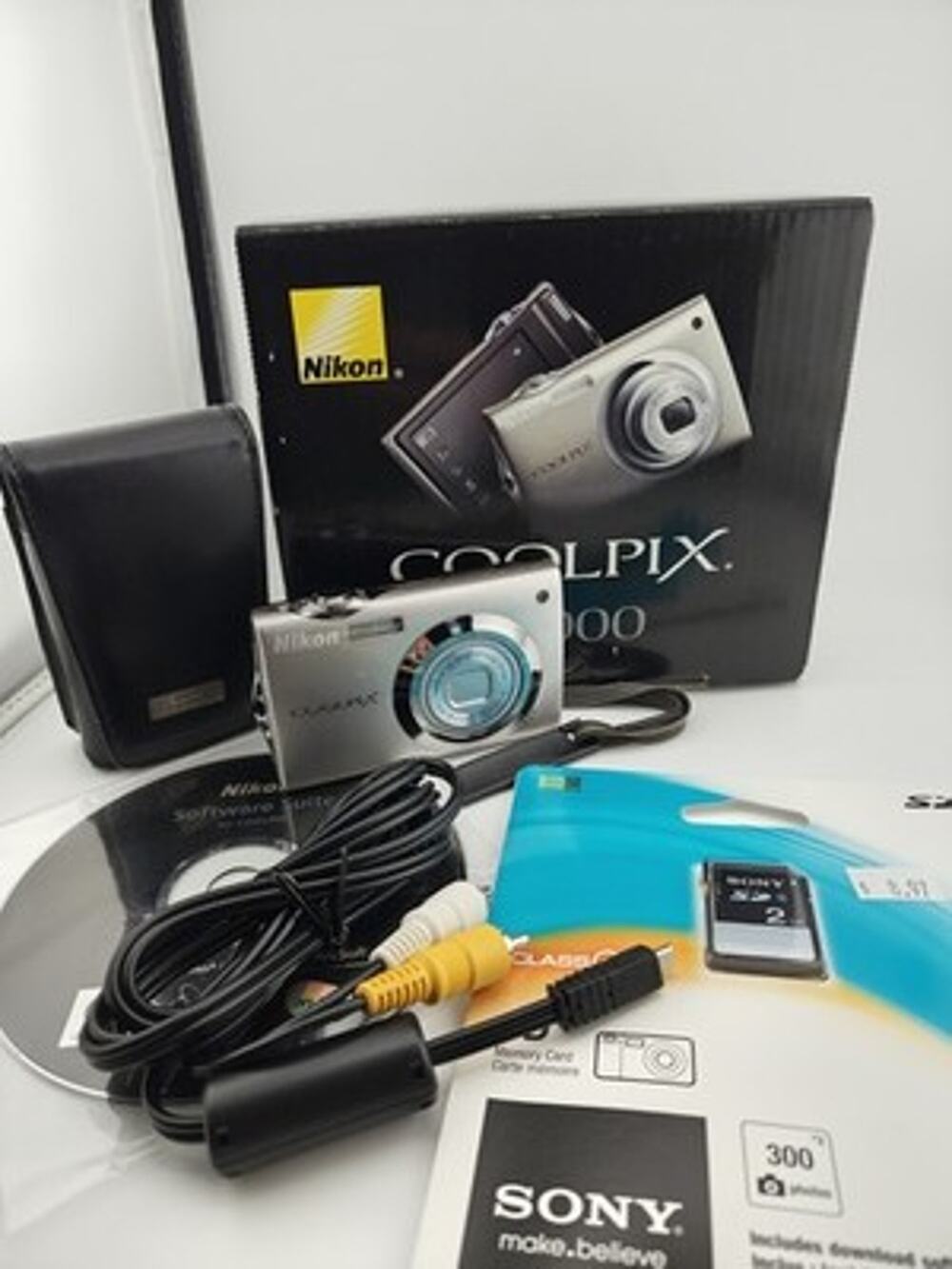 Nikon Coolpix S4000 12MP Digital Camera Silver Box Case SD Card Bundle Tested